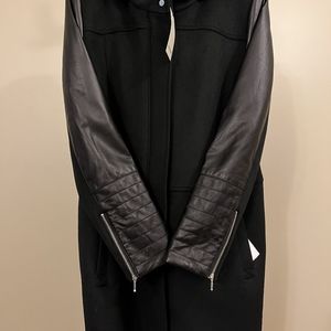 Hooded parka leather sleeve